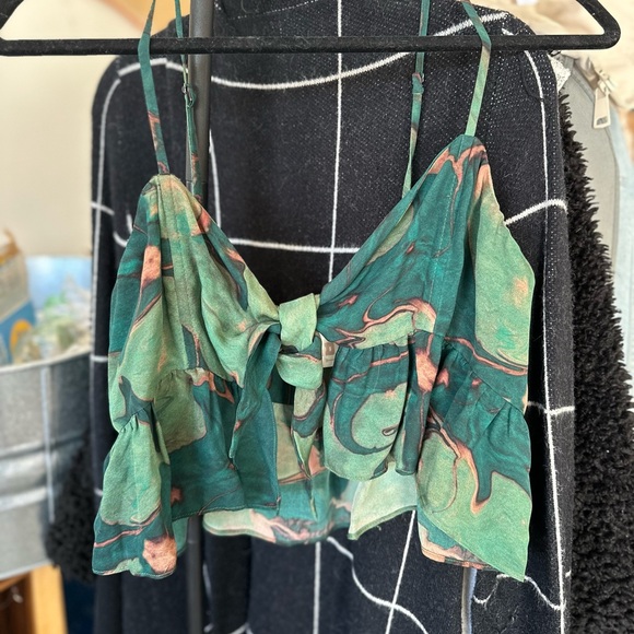 STONE COLD FOX LILY CROP TANK - Picture 1 of 1